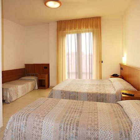 Hotel Alla Rotonda ليدو دي يسولو المظهر الخارجي الصورة