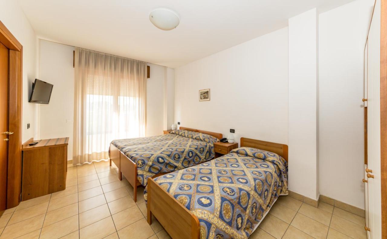 Hotel Alla Rotonda ليدو دي يسولو المظهر الخارجي الصورة