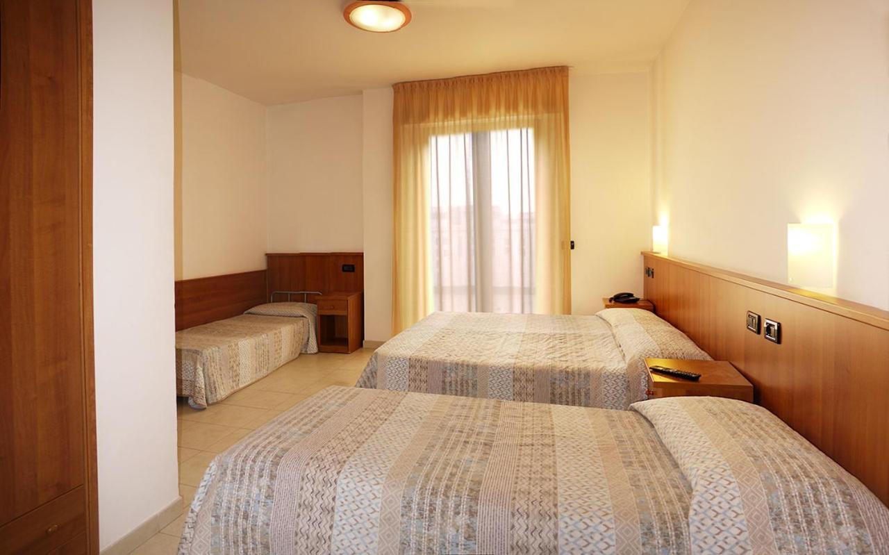 Hotel Alla Rotonda ليدو دي يسولو المظهر الخارجي الصورة