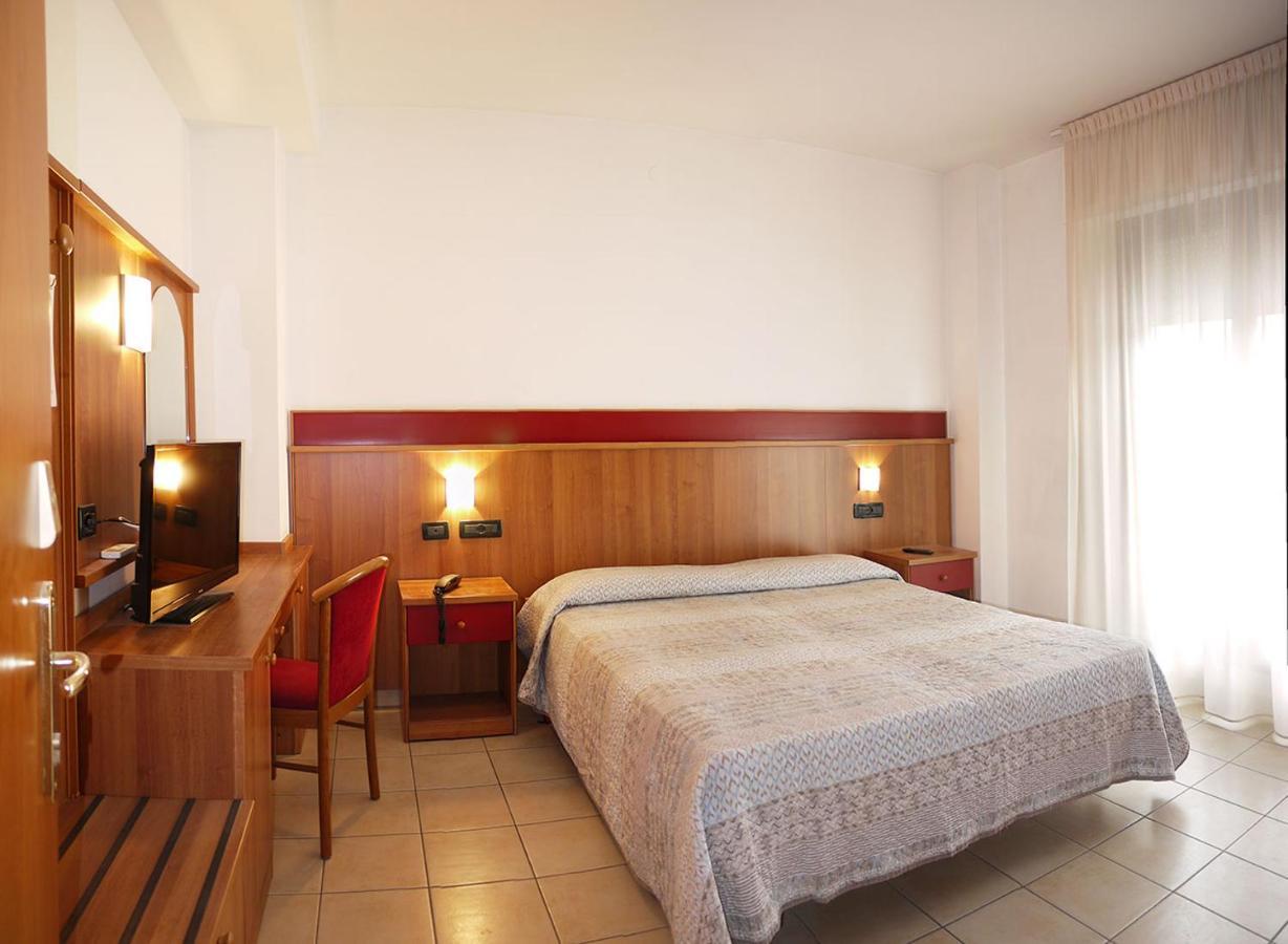 Hotel Alla Rotonda ليدو دي يسولو المظهر الخارجي الصورة