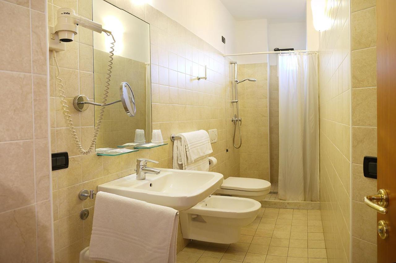 Hotel Alla Rotonda ليدو دي يسولو المظهر الخارجي الصورة