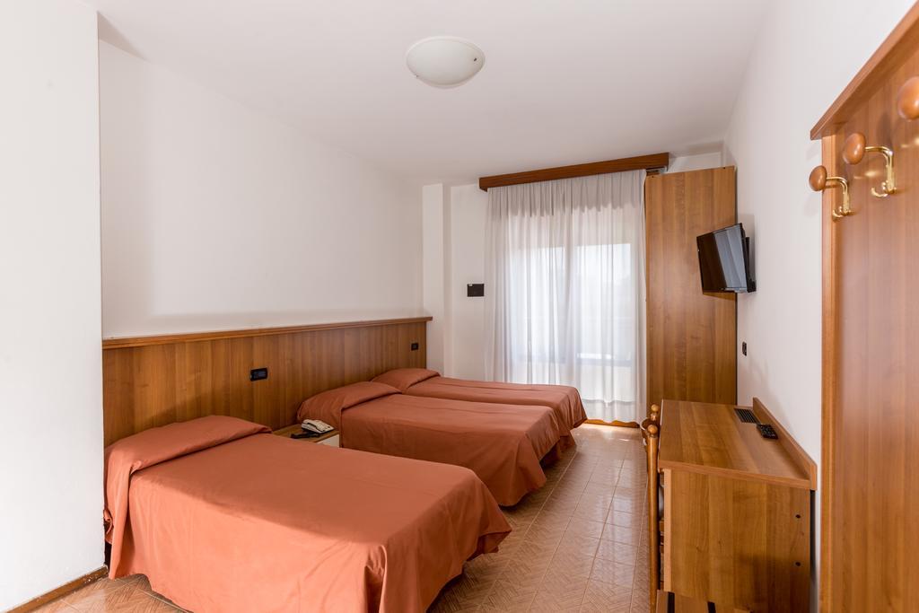 Hotel Alla Rotonda ليدو دي يسولو المظهر الخارجي الصورة