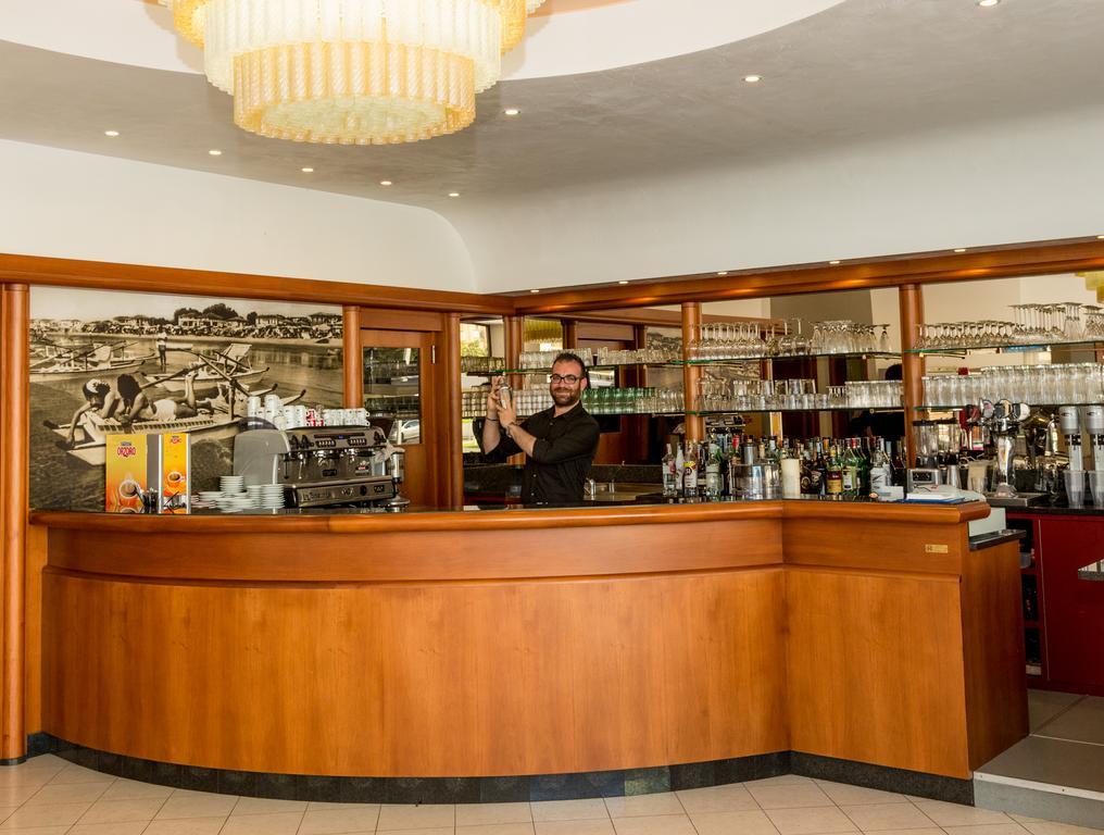 Hotel Alla Rotonda ليدو دي يسولو المظهر الخارجي الصورة