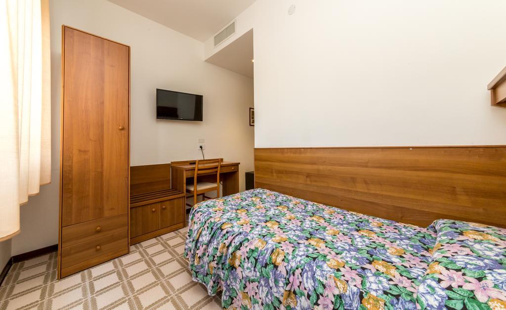 Hotel Alla Rotonda ليدو دي يسولو المظهر الخارجي الصورة