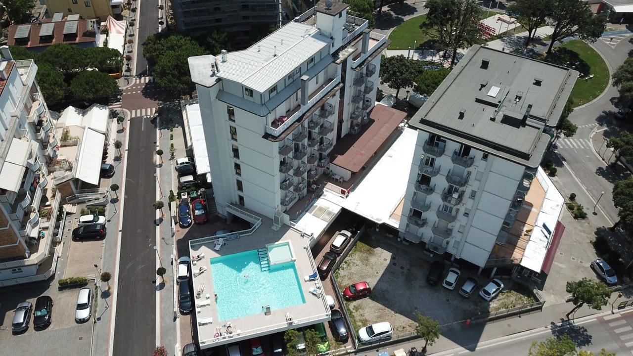 Hotel Alla Rotonda ليدو دي يسولو المظهر الخارجي الصورة